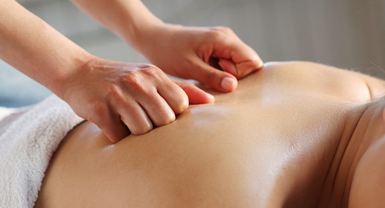 Ambiente de massagem e bem-estar na Harmozen em Botafogo